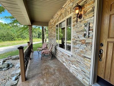 1 Ochs Ln, Oakland, IL, 61943