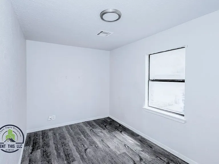 711 W Elder Ave — Photo 15