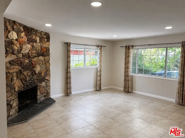 6462 Franrivers Ave — Photo 3