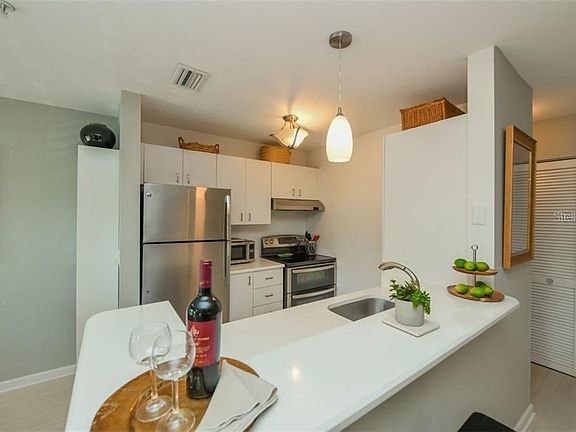 4th image of 850 S Tamiami Trl APT 625
