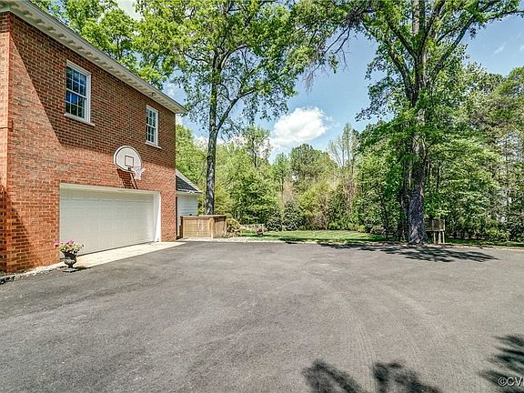 2nd image of 116 Thomashire Ct