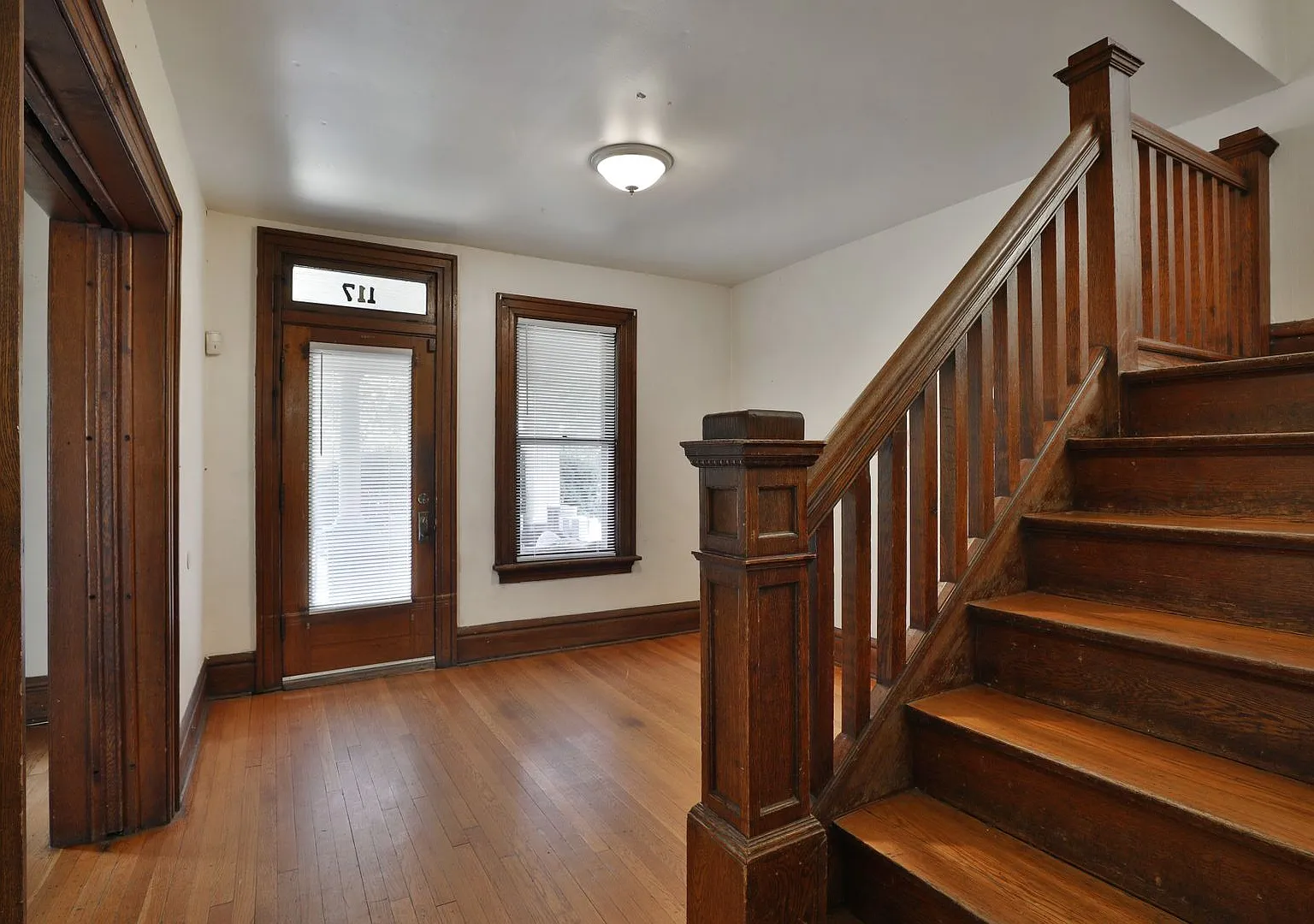 Big House On E. Lane Ideal For Students, Fraternities, Sororities, Clubs, And Organizations! — Photo 4