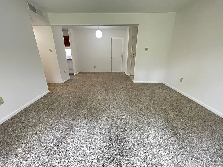 2 Holland Dr — Photo 6