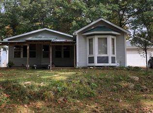 1328 Lakeshore Dr, Columbiaville, MI 48421
