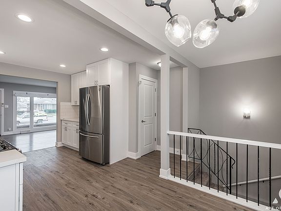 4th image of 392 Clyde Ave