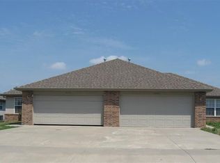 4433 W La Siesta St, Springfield, MO 65802