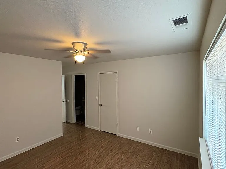 1148 Gladys Way — Photo 13