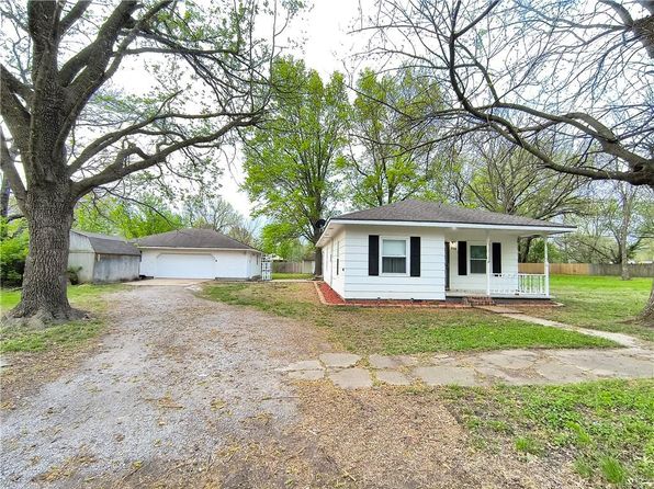 209 E 3rd St, Mulberry, KS 66756