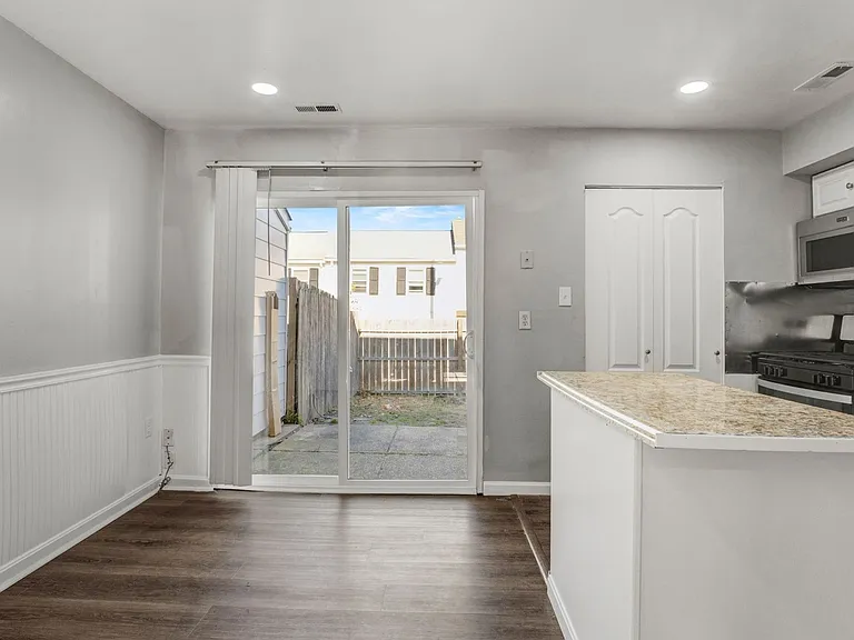 6450 Washington Sq — Photo 8