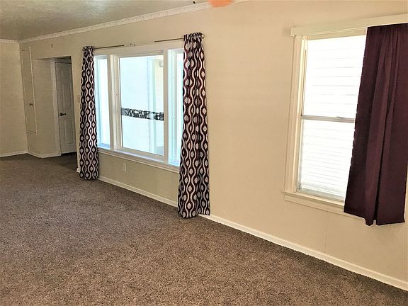 5th image of 4214 Dinn St