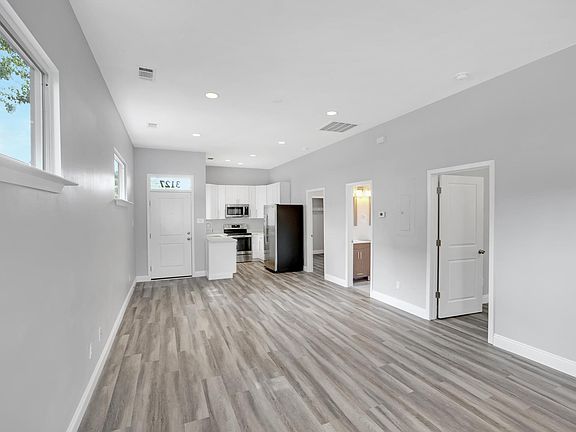 4th image of 3127 N Robertson St