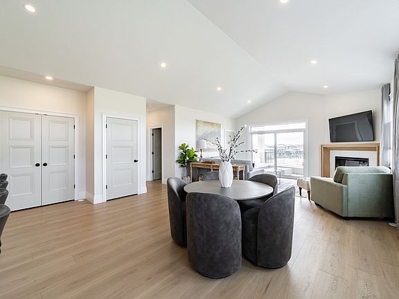 5th image of 8079 Wascana Gardens Cres