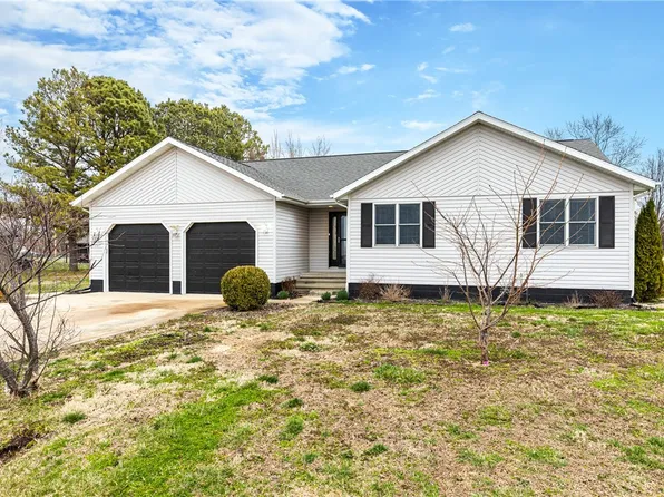 302 W Vanburen Ave, Farina, IL 62838