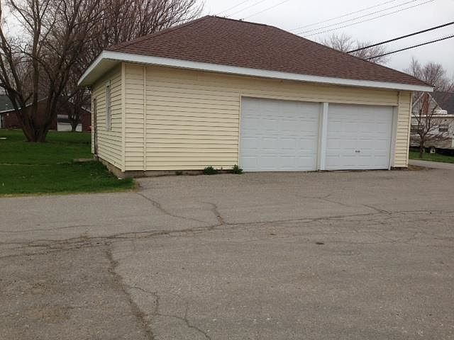 2nd image of 204 S Main St