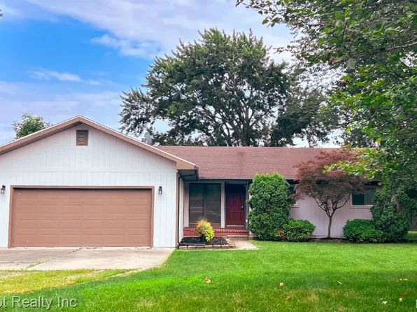 9679 Blauvelt Dr, Grosse Ile, MI 48138