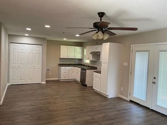 4th image of 221 Woodbridge Way