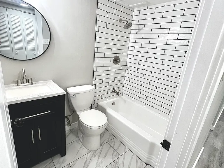 Oakwood Apartments — Photo 3