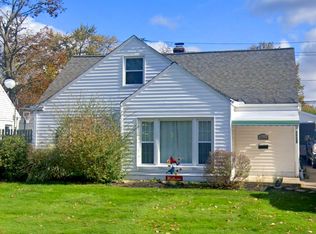 1213 Commonwealth Ave, Mayfield Heights, OH 44124