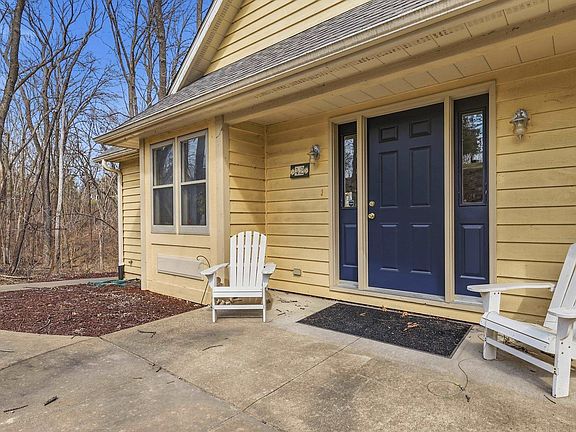 3rd image of 42 Shorewood Dr