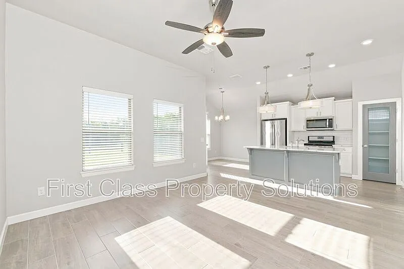 3 bed, 2.0 bath, 1466 sqft, $1,850 — Photo 3