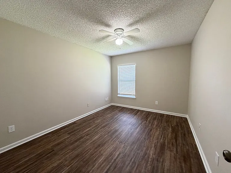6902 Southern Oaks Dr W — Photo 17