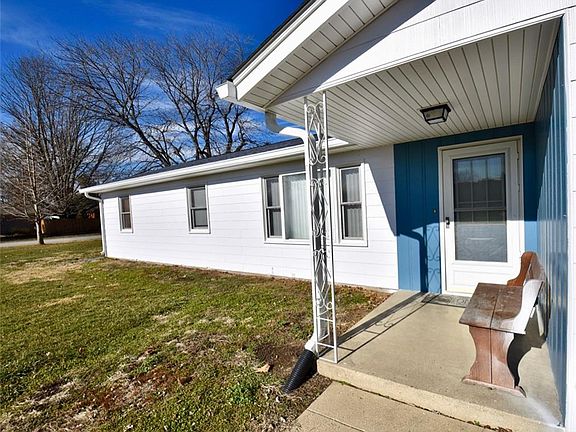 3rd image of 1406 Edgar Ct