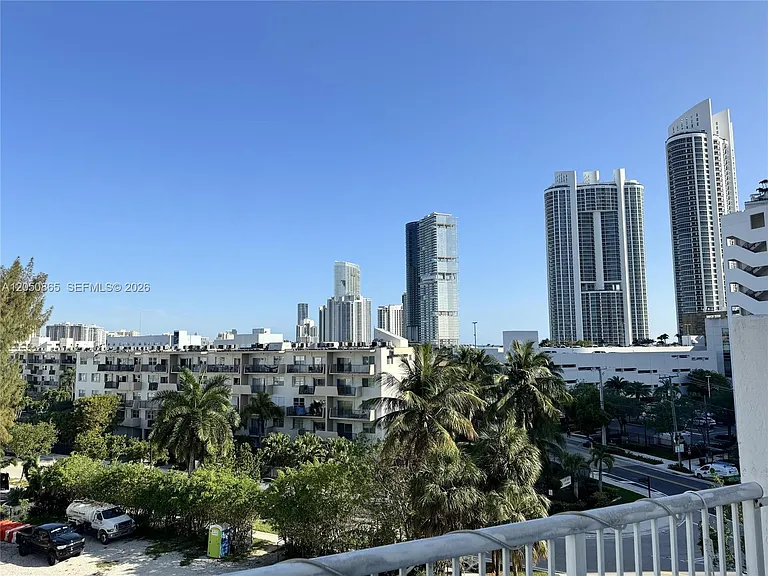 17800 Atlantic Blvd #Penthouse 15 — Photo 15