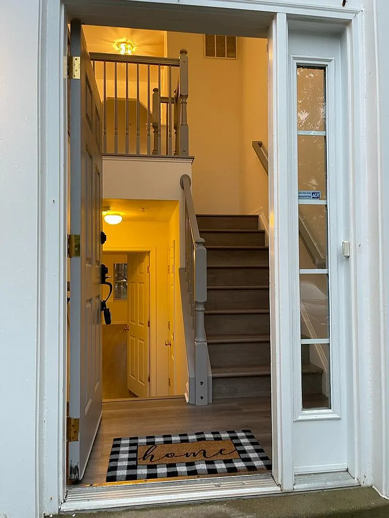 4 bed, 3.5 bath, 2300 sqft, $3,225 — Photo 3