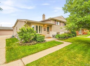 36629 Gilchrist St, Westland, MI 48186
