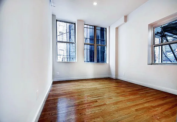 Rented by Urbane Brokerage | media 32