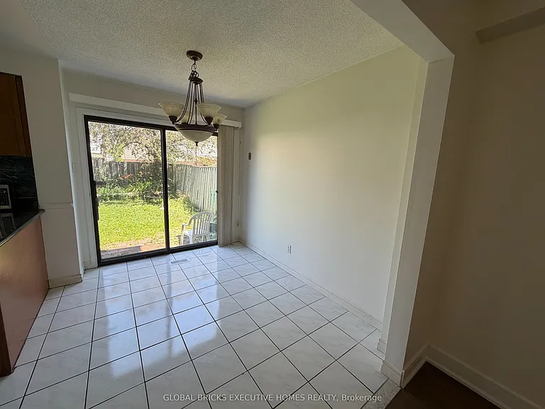 730 Queensbridge Dr — Photo 6