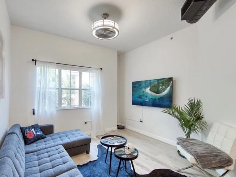 2402 W Azeele St — Photo 11