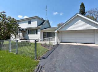 192 Spruce Ave, Fox Lake, IL 60020