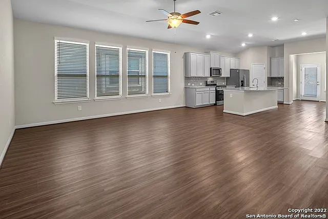 3 bed, 2.0 bath, 1887 sqft, $1,995 — Photo 4