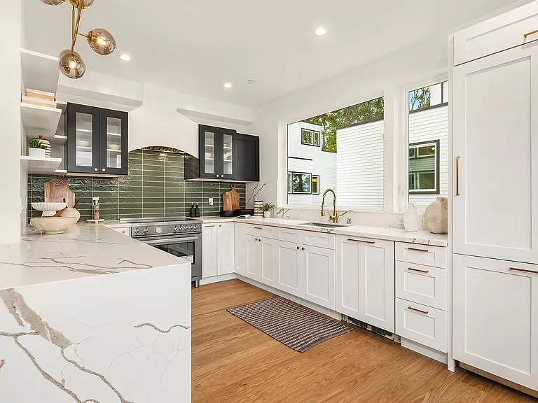 540 W Barrett St — Photo 2