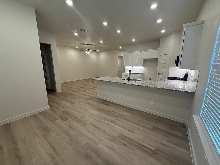 5310 Remington Ave — Photo 2