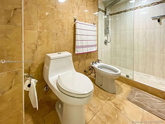 5th image of 210 174th St APT 2218