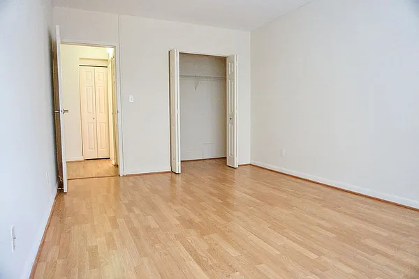 Rented by Greystar | media 6