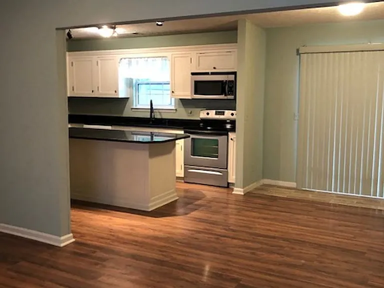 10 Quail Forest Ct — Photo 4