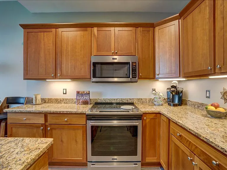 625 N Segoe Rd — Photo 6
