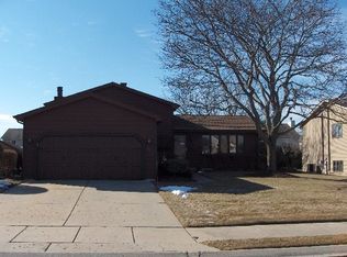4829 Crest Ct, Waukegan, IL 60087