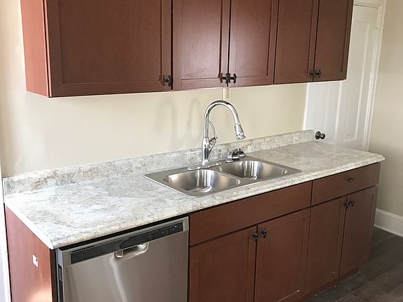 3rd image of 638 Edmund Ave