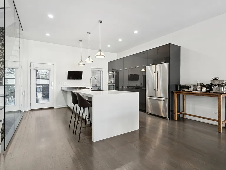 1339 W Ancona St — Photo 9