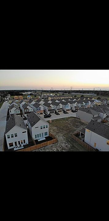 2nd image of 4409 Bora Bora Ln