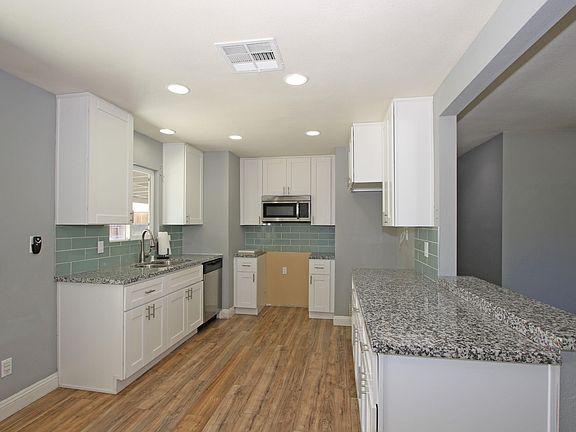 3rd image of 13925 La Mesa Dr
