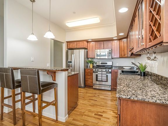 3rd image of 320 32nd St #109