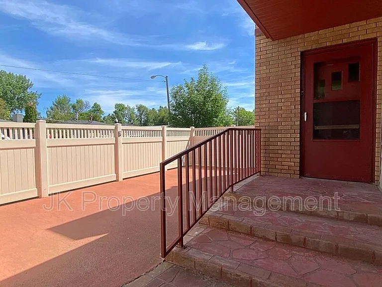 806 Forest Ave — Photo 2