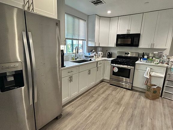 4th image of 1575 W 37th Pl #304