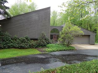 2252 Valley Wood Rd, Akron, OH 44333