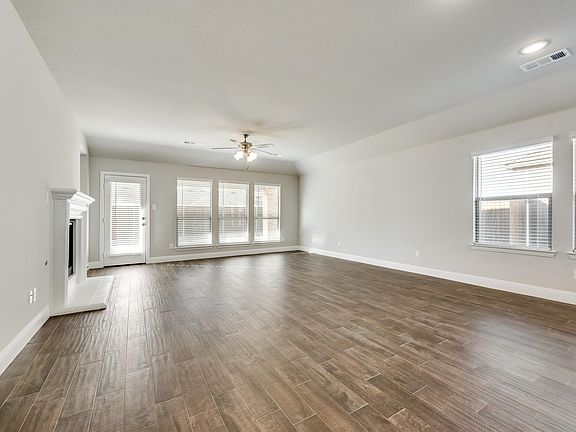 3rd image of 312 Cornerstone Dr